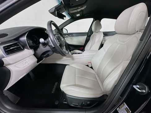 Used 2025 Genesis G70 2.5T image 13