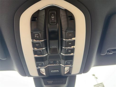 Used 2021 Porsche Macan image 23