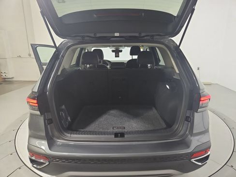 Used 2025 Volkswagen Taos SE w/ Panoramic Sunroof Package AWD/4WD image 24