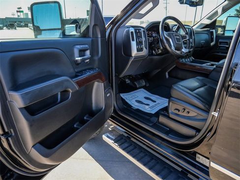 Used 2018 GMC Sierra 2500 SLT w/ Duramax Plus Package image 28