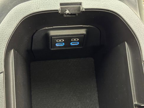 Used 2022 Toyota RAV4 XLE Premium image 30