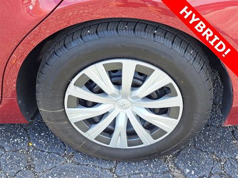 Used 2019 Toyota Camry LE image 28