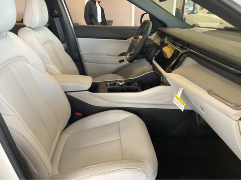 New 2026 Jeep Cherokee Limited image 13