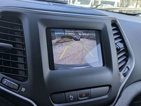 Used 2019 Jeep Cherokee Latitude Plus image 21