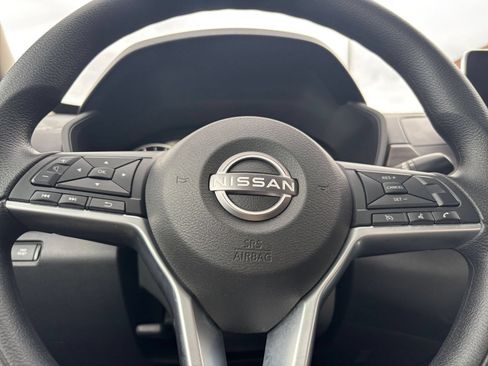 Used 2025 Nissan Altima 2.5 SV FWD image 27