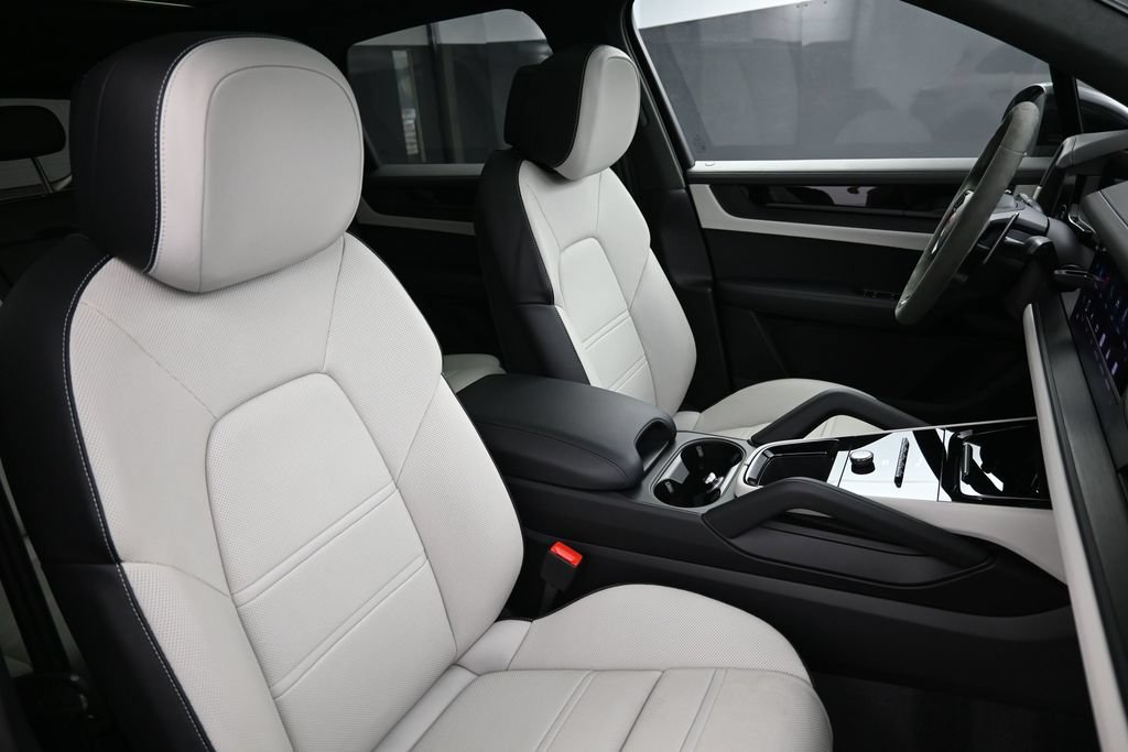 Certified 2026 Porsche Cayenne GTS AWD/4WD image 30