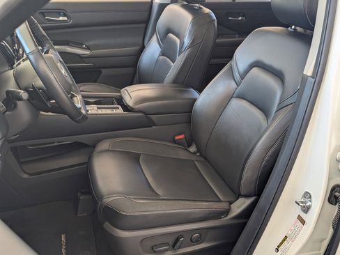 Used 2022 Nissan Pathfinder SL w/ SL Premium Package image 17