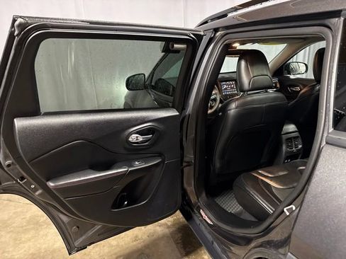 Used 2022 Jeep Cherokee Trailhawk w/ Sun & Sound Group AWD/4WD image 27