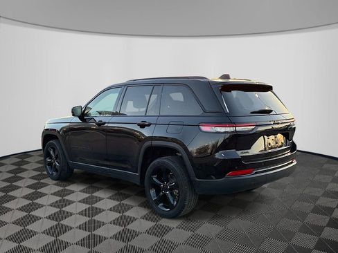 Used 2022 Jeep Grand Cherokee Altitude AWD/4WD image 5