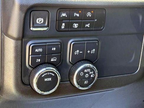 Certified 2025 Chevrolet Suburban LT w/ Comfort Package AWD/4WD image 18