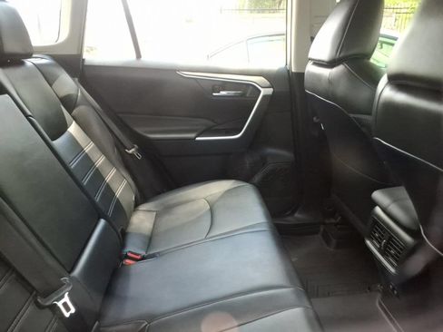 Used 2021 Toyota RAV4 XLE Premium FWD image 10