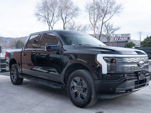 Used 2022 Ford F150 Lightning Lariat image 11