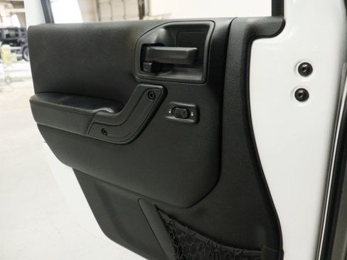 Used 2017 Jeep Wrangler Unlimited Sahara AWD/4WD image 19