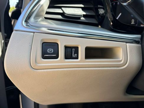 Used 2017 Cadillac XT5 Premium Luxury image 39