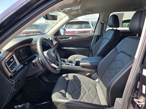 Used 2024 Volkswagen Atlas SE AWD/4WD image 23