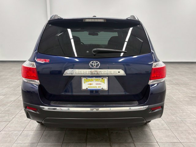 Used 2012 Toyota Highlander Limited w/ Tow Pkg FWD image 3