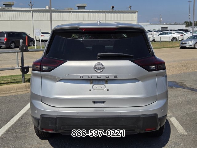 Used 2025 Nissan Rogue SV FWD image 4