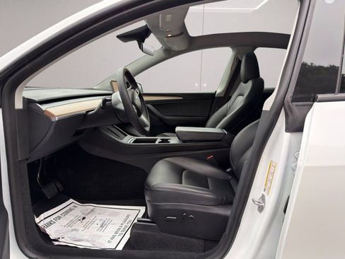 Used 2023 Tesla Model Y AWD image 9