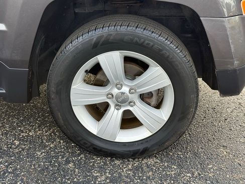 Used 2016 Jeep Patriot Latitude AWD/4WD image 28