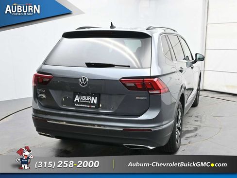 Used 2021 Volkswagen Tiguan SE w/ Panoramic Sunroof Package AWD/4WD image 4