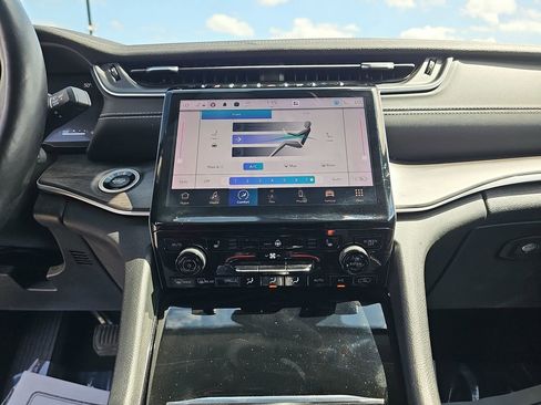 Used 2022 Jeep Grand Cherokee L Limited image 29