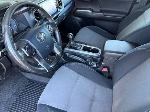 Used 2020 Toyota Tacoma TRD Off-Road w/ Technology Package AWD/4WD image 10