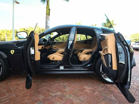 Certified 2024 Ferrari Purosangue Base image 39