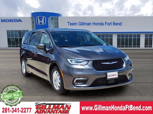 Used 2023 Chrysler Pacifica Touring-L FWD image 1