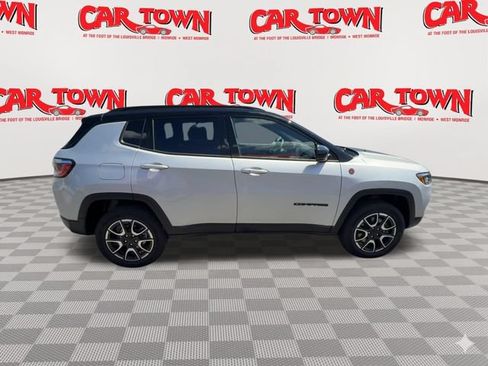 Used 2024 Jeep Compass Trailhawk AWD/4WD image 9