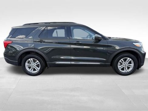 Used 2022 Ford Explorer XLT w/ Equipment Group 202A image 4