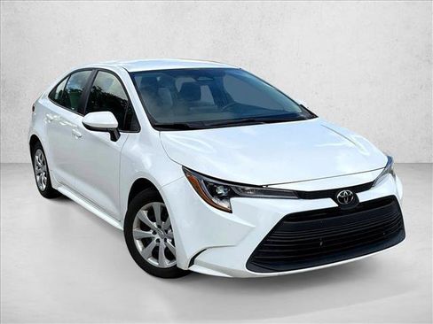 Used 2023 Toyota Corolla LE FWD image 11
