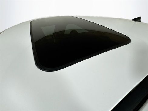 Used 2024 Hyundai Elantra Limited image 21