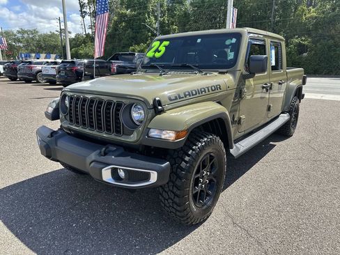 Used 2025 Jeep Gladiator Sport AWD/4WD image 12
