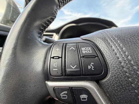 Used 2015 Toyota Highlander XLE AWD/4WD image 27