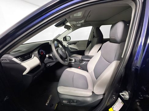 Used 2019 Toyota RAV4 XLE w/ Convenience Package FWD image 14