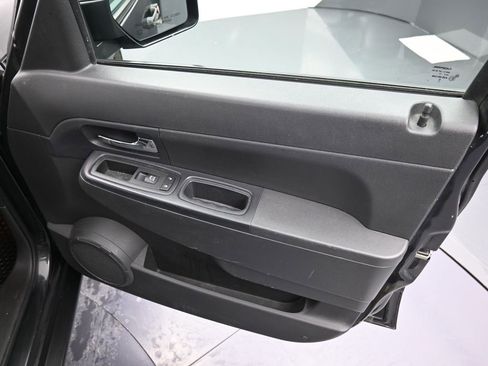 Used 2011 Jeep Liberty Sport image 30