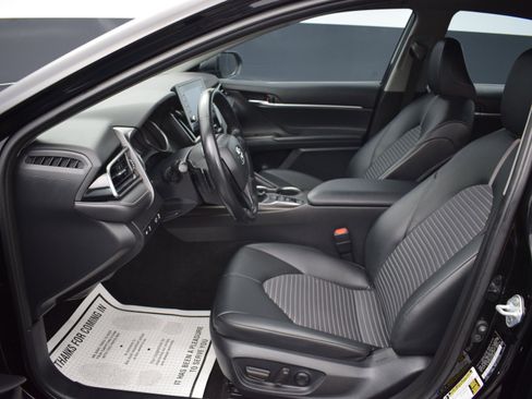 Used 2023 Toyota Camry SE image 13