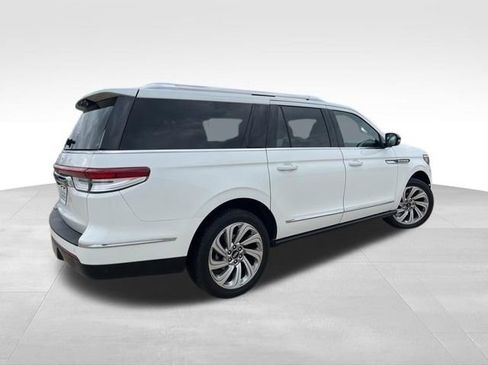 Used 2024 Lincoln Navigator L Reserve image 7