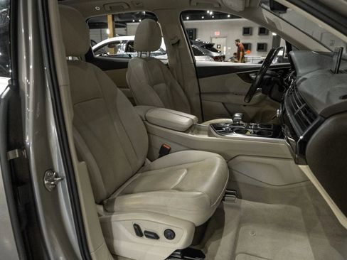 Used 2017 Audi Q7 3.0T Prestige w/ Prestige Package image 32