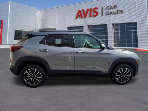 Used 2025 Chevrolet TrailBlazer LT AWD/4WD image 5
