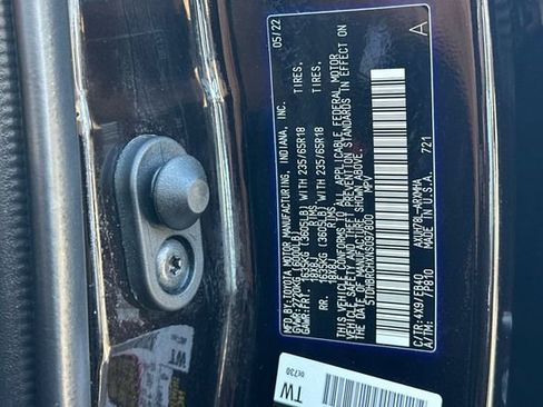 Used 2022 Toyota Highlander XLE AWD/4WD image 35