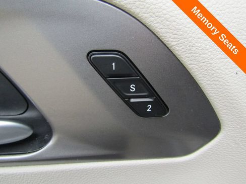 Used 2024 Chrysler Pacifica Touring-L FWD image 6