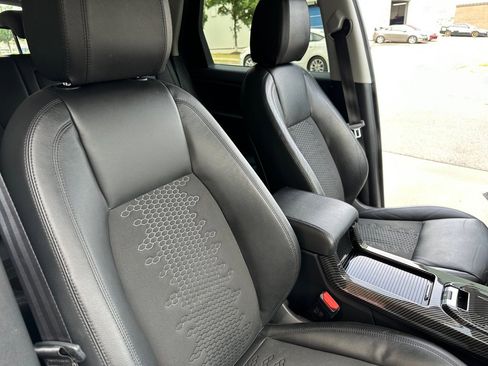 Used 2019 Land Rover Discovery Sport SE image 24