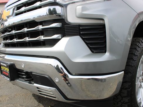 Used 2023 Chevrolet Silverado 1500 LTZ AWD/4WD image 4