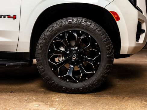 Used 2023 GMC Yukon AT4 image 11