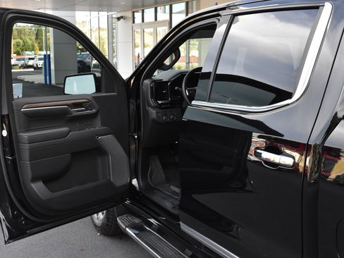 Used 2024 Chevrolet Silverado 1500 High Country w/ Technology Package image 14