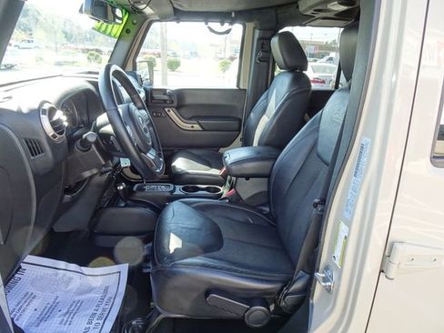Used 2016 Jeep Wrangler Unlimited Sahara image 10