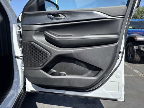 New 2026 Jeep Grand Cherokee L Laredo image 32