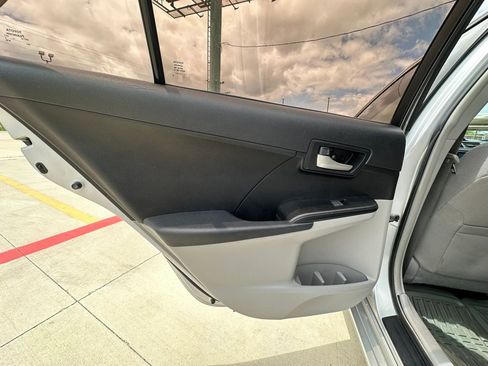 Used 2012 Toyota Camry LE FWD image 30