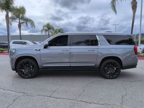 Used 2022 GMC Yukon XL Denali image 7